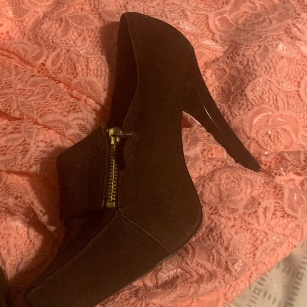 Size 9 BCBG